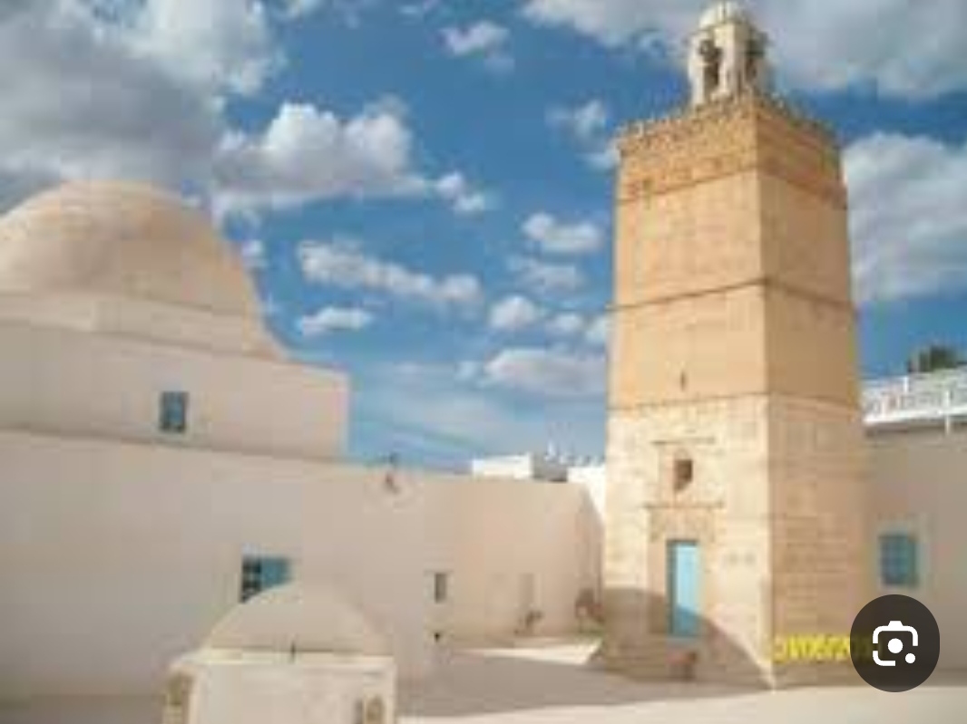 الإنسان بين الخوارزمية والوحي