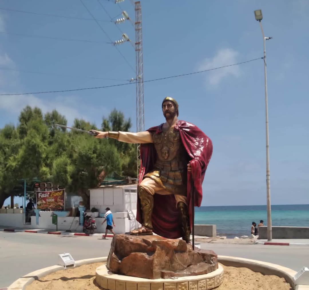 السيطرة القسرية المُقنَّعة دينيًا: دراسة نظرية معمّقة في بنية الشخصية الانسحابية-السيطرية ضمن إطار علم النفس الاستخلافي